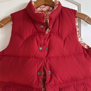 American Eagle Outfitters Women's medium Reversible Puffer Vest Vintage Red